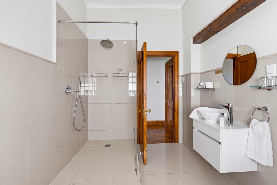 14 Bedroom Property for Sale in Oranjezicht Western Cape